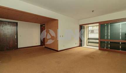 Apartamento de 3 quartos com 1 vaga à venda no bairro Moinhos de Vento em Porto Alegre
