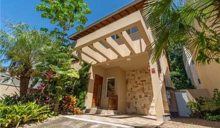Casa com 2 quartos à venda na Rua Luzitana, 1251, Higienópolis, Porto Alegre por R$ 975.000