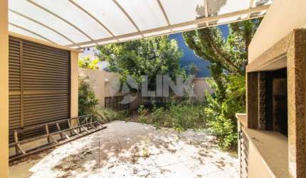 Casa de 3 quartos com 2 vagas à venda no bairro Jardim Sabará em Porto Alegre