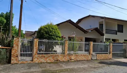 Casa para Venda em Joinville, Saguaçu, 3 dormitórios, 2 banheiros, 1 vaga