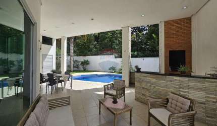 Condomínio Mediterrâneo – Amplo Duplex com Piscina e 4 Quartos