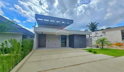 Casa Terréa no Quintas das Marinas, com 3 suítes e piscina
