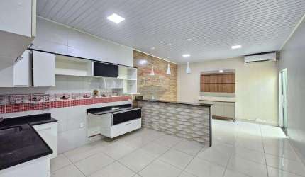 Casa no Vila Real! 200m² de terrenos, 3 quartos com armários, 2 banheiros, cozinha ampla. R$319.000,00