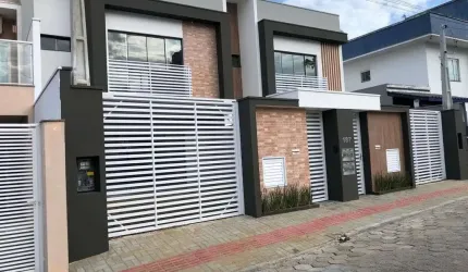 Sobrado em Centro  -  Penha