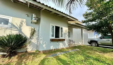 Casa averbada com 03 Dormitórios,  01 Suíte,  6 Vagas e com 120M² em Gravatá por R$ 780.000.  Imóvel Residencial em Navegantes/SC.