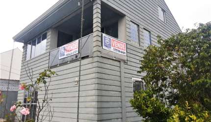 Triplex com 240M² área útil, 3 dormitórios, 2 suítes, Cajuru.