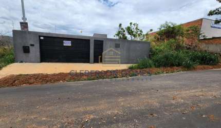 Casa para Venda em Caldas Novas, Jardim Jussara, 3 dormitórios, 1 suíte, 1 banheiro, 4 vagas