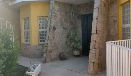 Casa com 5 quartos, com 330 m² a venda por R$ 945.000 e Locação R$ 7.830,00 - Jardim Presidente -
