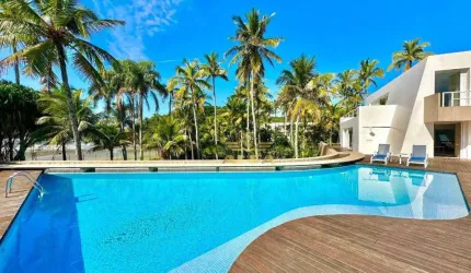 Casa à venda com heliponto de frente para o mar - 6 suítes - Piscina e churrasqueira - 12 vagas - Praia do Pernambuco, Guarujá/SP