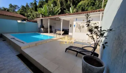 Casa à venda com 4 dormitórios - Piscina e churrasqueira - 2 vagas - Jardim Albamar - Guarujá/SP