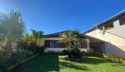 Casa com 3 quartos à venda na Rua Emiliano Perneta, 1304, Vila Bancária, Campo Largo por R$ 600.000