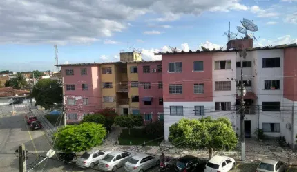 Apartamento com 2 dormitórios à venda, 52 m² por R$ 100.000,00 - Campo Limpo - Feira de Santana/BA