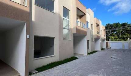 Duplex em Ipitanga: seu refúgio particular a 200 metros da praia.