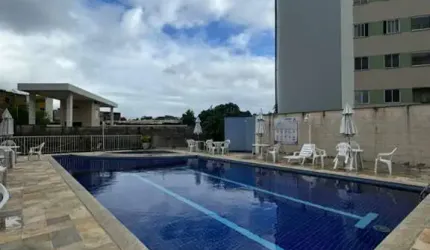 Apartamento, 2/4 c/ armários no centro de Lauro de Freitas.