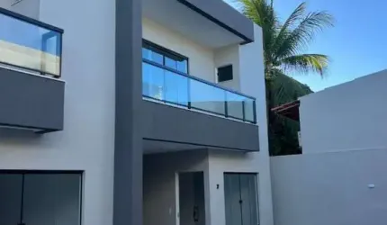 Casa 4/4 em Pitangueiras.