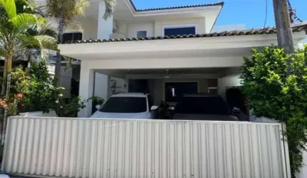 Casa de condomínio á venda com 4/4, sendo 1 suíte no Residencial Safira.