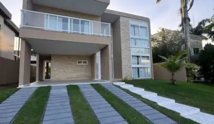 Casa à Venda em Alphaville Litoral Norte 1 – R$ 1.850.000.