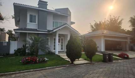 Imperdível oportunidade: Casa de luxo com 6 quartos e 4 suítes no bairro Dom Bosco, Itajaí-SC - 317m², 4 vagas.
