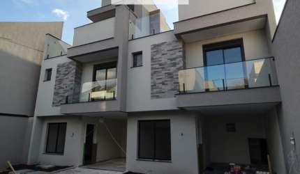 Sobrados tríplex medindo 171 m² - Capão da Imbuia - Curitiba/PR