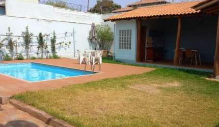 Oportunidade na Zona Leste: Casa à venda no City Ribeirão, Ribeirão Preto-SP, com 3 quartos, 1 suíte, 3 salas, 4 banheiros, 4 vagas, 290 m² - Quer Imóvel Negócios Imobiliários.