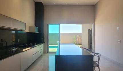 Venda de Casa em Condomínio de Luxo em Ribeirão Preto-SP, 4 suítes, 200m², Loteamento Terras de Florença.