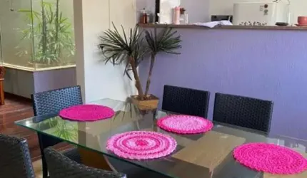 Casa à venda no Jardim Paulistano, Ribeirão Preto-SP: 3 quartos, 1 suíte, 2 salas, 4 banheiros, 3 vagas de garagem. 206 m². Zona leste! Quer Imóvel Negócios Imobiliários.