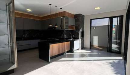 Imperdível oportunidade! Casa em condomínio à venda em Ribeirão Preto-SP, Quinta da Primavera: 3 quartos, 3 suítes, 2 salas, 4 banheiros, 4 vagas de garagem, 174,35m².