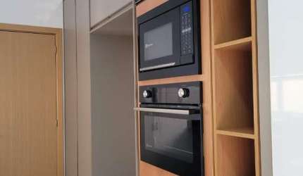 Casa em Condomínio no Alto do Vale: 3 quartos, 1 suíte, 2 salas, 2 banheiros, 4 vagas de garagem - 156m². Condomínio Pereira Alvim. Quer Imóvel Negócios Imobiliários.