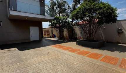 Imperdível! Casa à venda em Cravinhos-SP, 3 quartos, 1 suíte, 2 salas, 3 banheiros, 4 vagas de garagem, 170m². Aproveite!