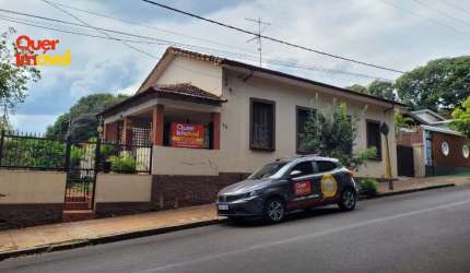 Imperdível! Casa à venda em Cravinhos-SP, no Centro, com 3 quartos, 3 salas, 2 banheiros, 4 vagas de garagem e 187m² de área.