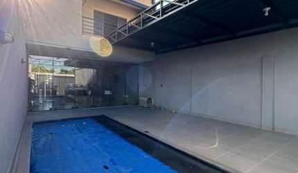Imperdível! Casa com 3 Suítes na Vila Tibério em Ribeirão Preto-SP, 250m², 6 vagas de garagem. Venha conferir!