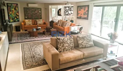 Rua Curitiba , 301 m2 de área útil , 04 garagens.