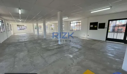 Prédio comercial no Limão.