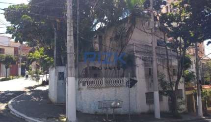 Casa de esquina na Aclimação