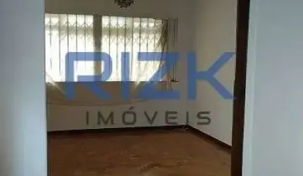Sobrado bem conservado com bom terreno
