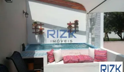 Casa em rua de bairro arborizado
