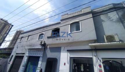 Casa comercial para locação com 4 salas.