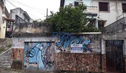 Sobrado antigo com bom terreno