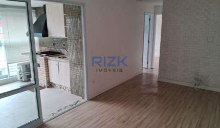 2 DORMITORIOS COM 01 SUITE E 02 GARAGENS.