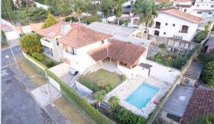 Casa de Esquina - 313m² - Terreno 540m² - Pilarzinho