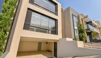 Casa NOVA em condomínio - 327m² privativo - 4 vagas