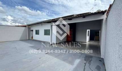 Casa com Piscina e Churrasqueira - 3 Quartos sendo uma Suíte