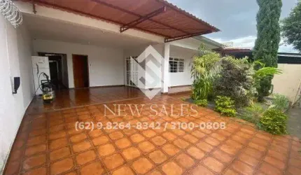 Casa Ampla à Venda no Setor dos Funcionários – Espaço de Sobra!