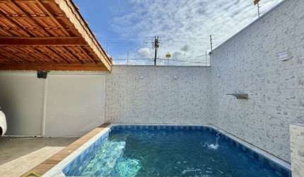 Linda Casa Térrea Isolada com Piscina e Churrasqueira à Carvão!!