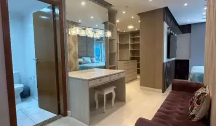 ESPIA SÓ ESSA BELEZA DE APARTAMENTO - PORTEIRA FECHADA - VISTA TOTAL - NA QUADRA DO MAR