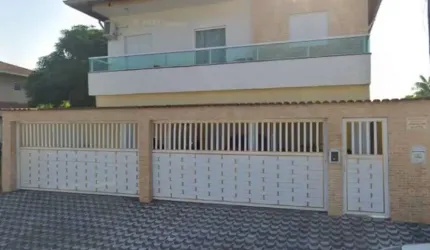 Casa de Condomínio no Tude Bastos - 2 dorms e Financia!