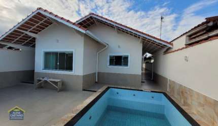 Linda Casa Térrea Isolada 3 suítes - 3 vagas - 450 mts do mar!