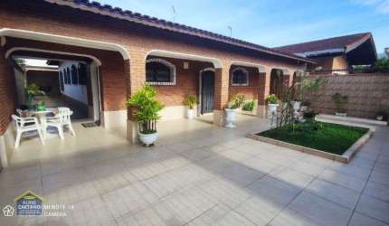 Casa Térrea Isolada com Edícula - 4 dorms no Total! 6 vagas de garagem!