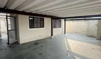CASA ISOLADA, 2  DORMS + EDÍCULA COM BANHEIRO, QUINTAL SUPER ESPAÇOSO APENAS R$445 MIL.