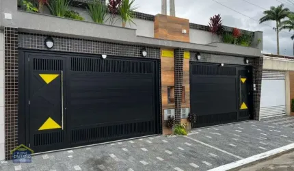 Bela Casa Alto Padrão, 3 dorms, pertinho da praia!